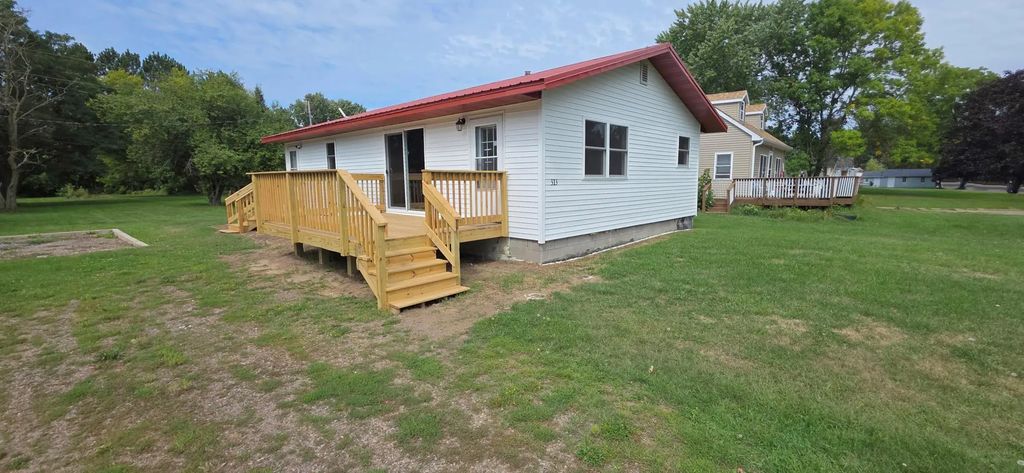 313 Oak Street S, Onamia