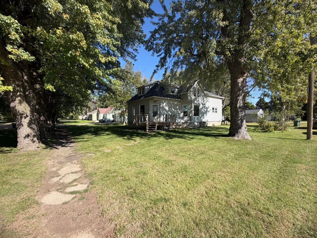 210 2nd Street, Rushmore