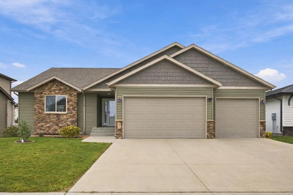 3017 2nd Street E, West Fargo