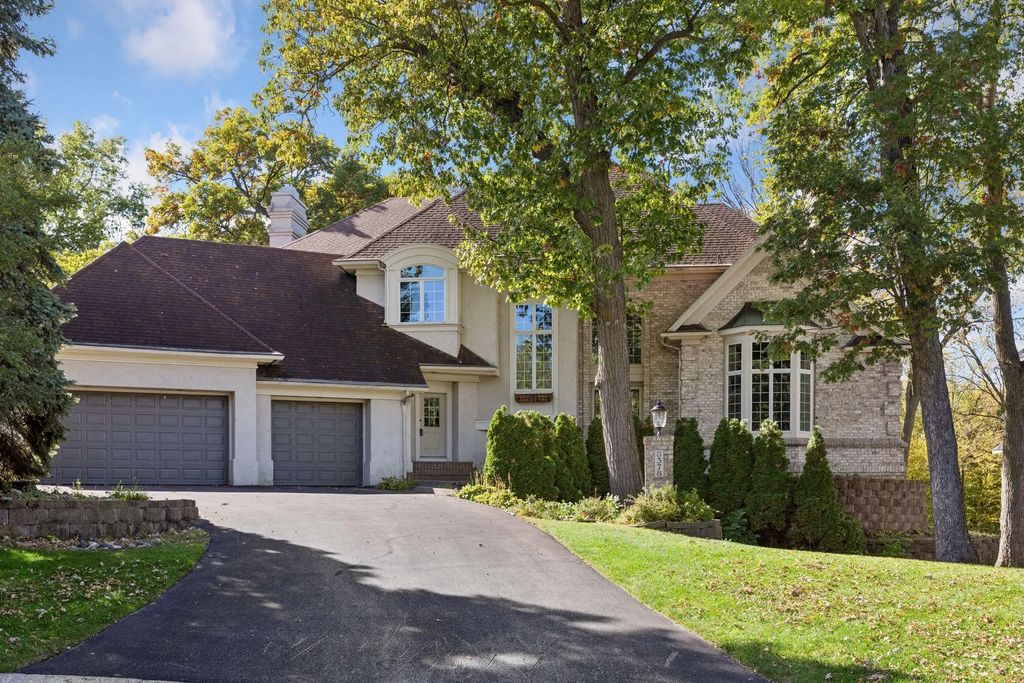 8378 Seneca Pointe, Eden Prairie