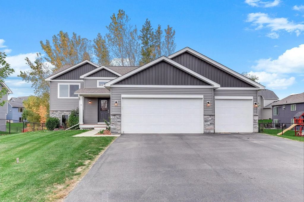 2568 Cold Lake Trail W, Mayer