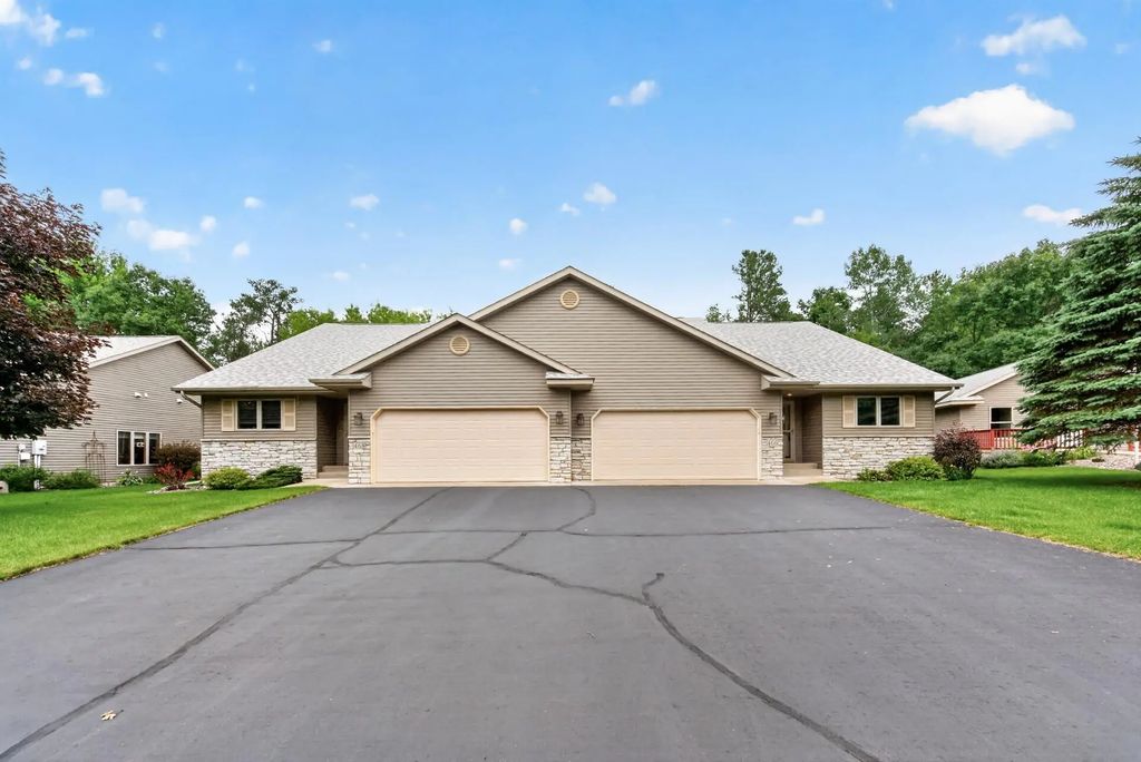 466 Cedar Court, Taylors Falls