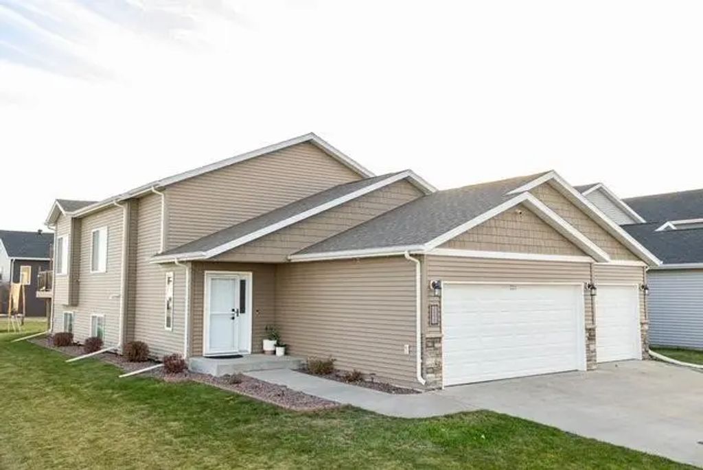 3053 38th Avenue S, Moorhead