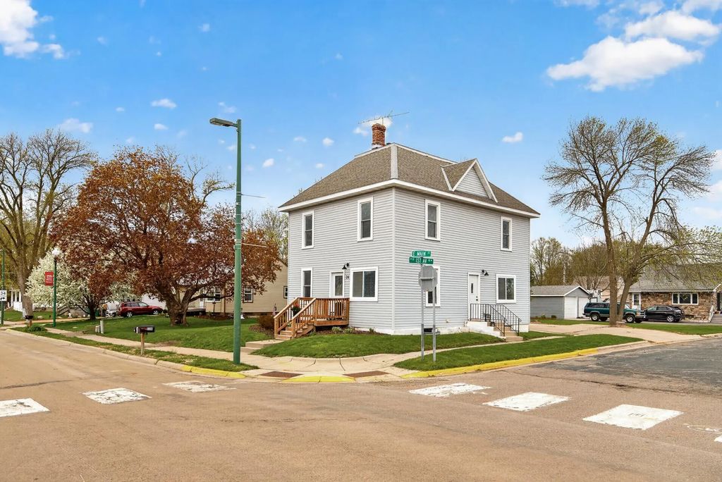 24 Main Street E, Norwood Young America