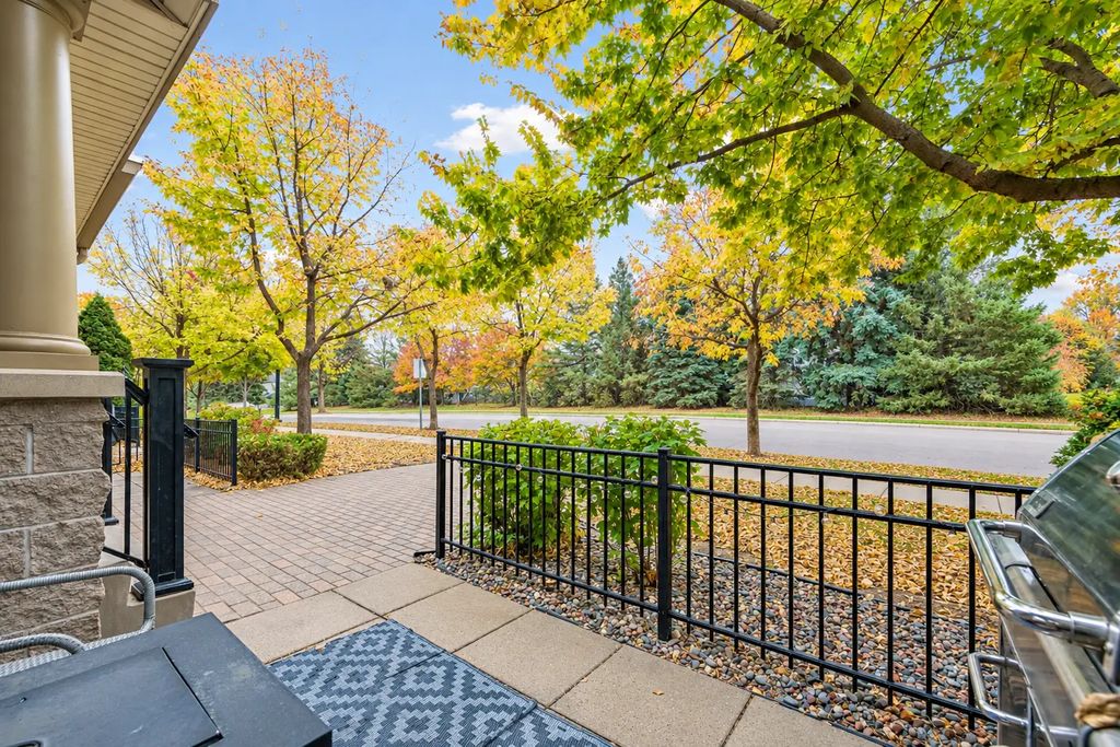 8409 Townsend Drive, Eden Prairie