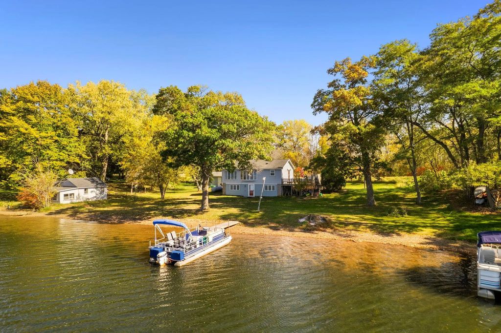 2078 Poplar Lane, Dresser