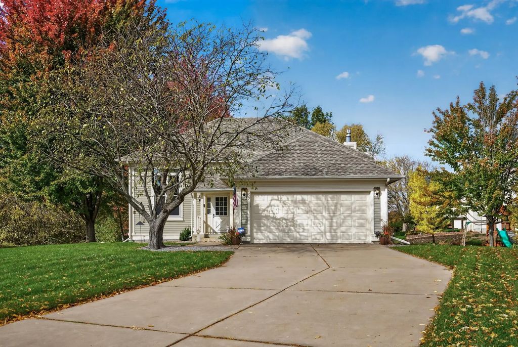 309 Cherry Hill Bay, Medina
