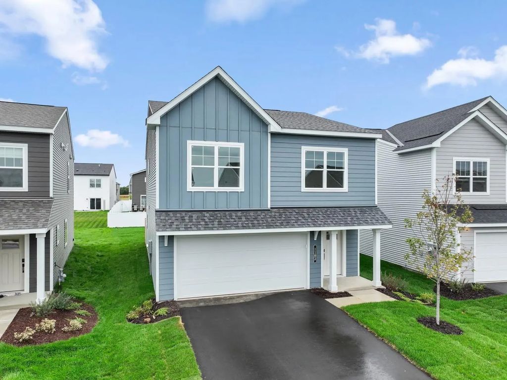 1118 Annagaire Curve, Rosemount