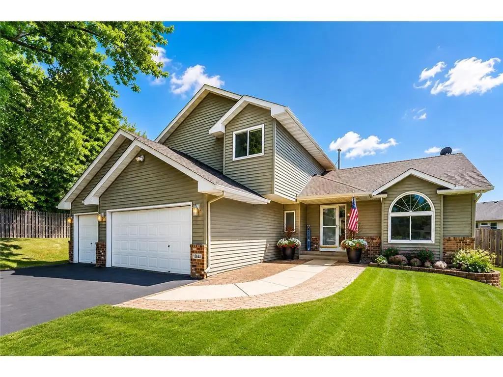 12628 Dutch Court, Apple Valley