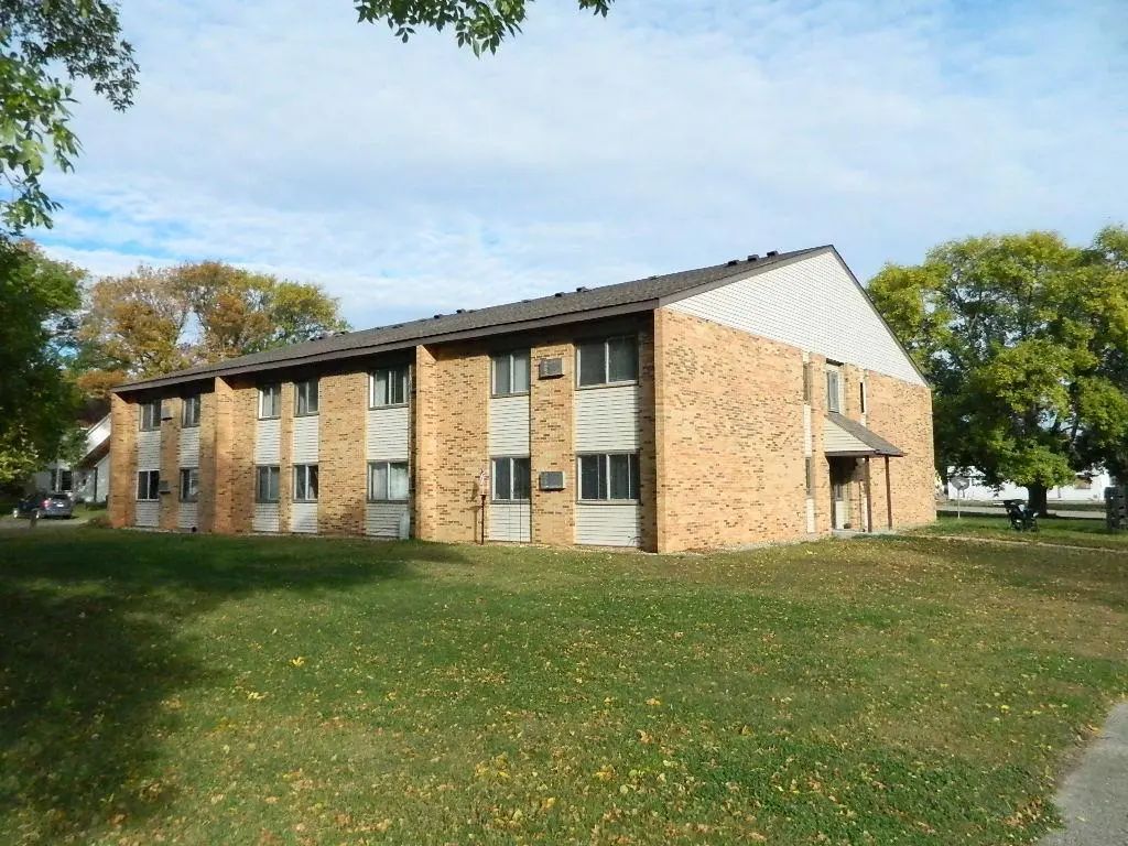 133 W 1st Avenue, Hanley Falls