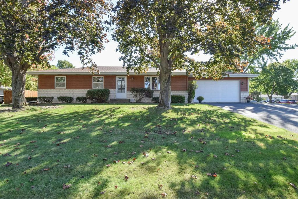 2376 Standridge Avenue, Maplewood