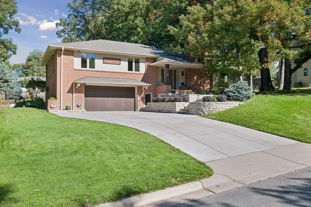 6100 Idylwood Drive, Edina