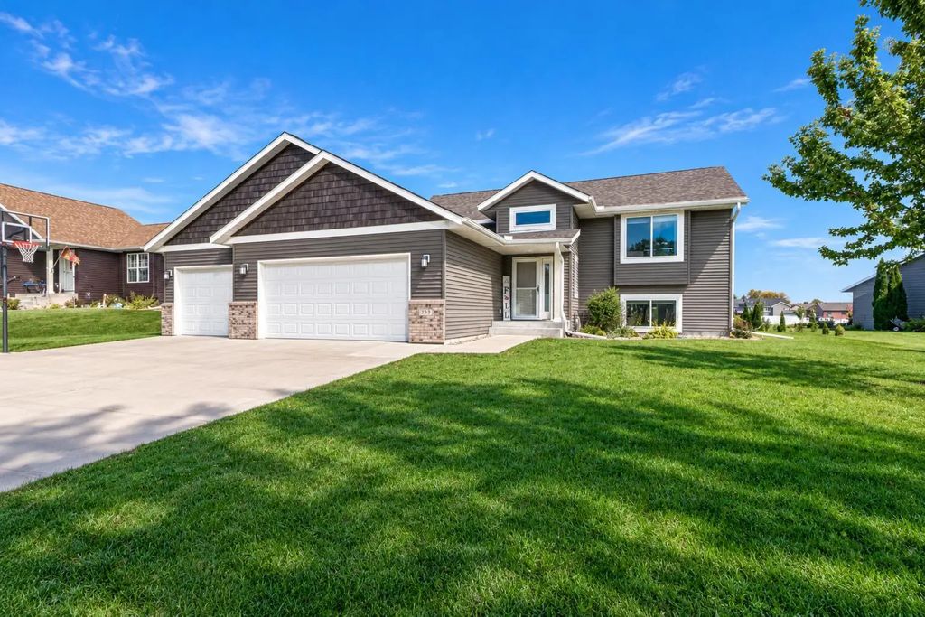 233 Oak Drive, Eagle Lake