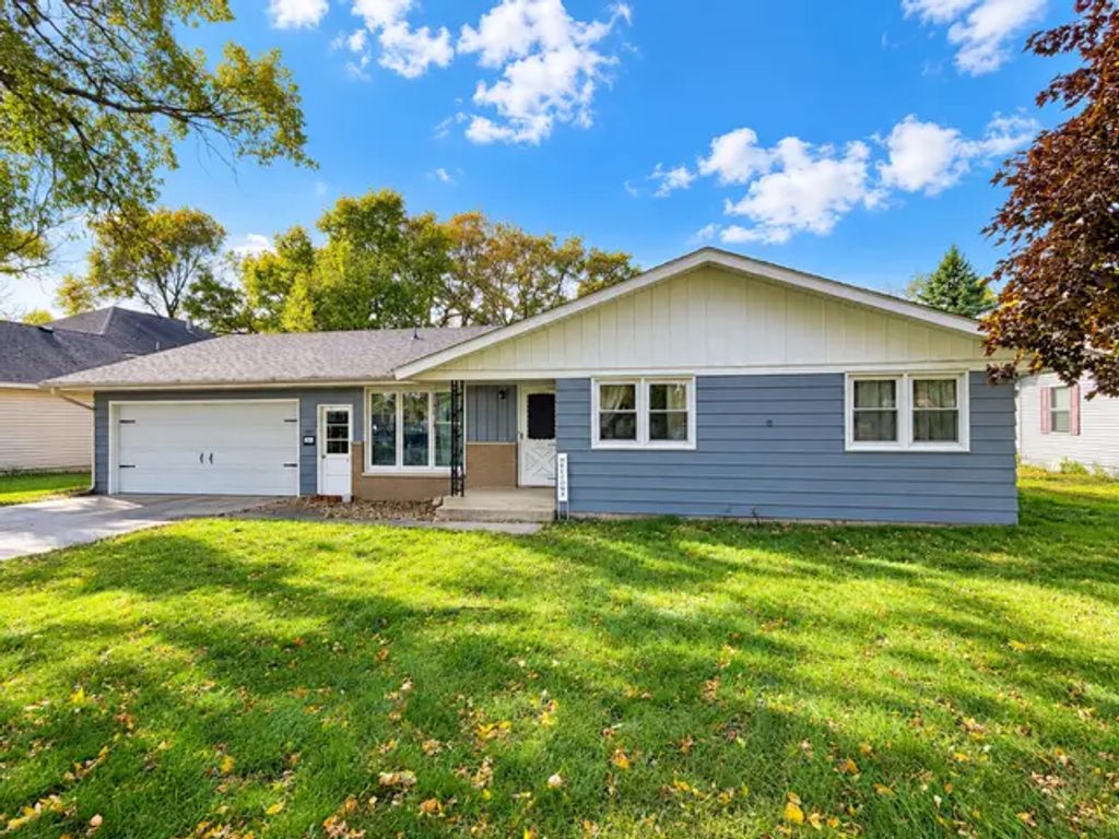 1105 Broadway Avenue S, Sauk Rapids