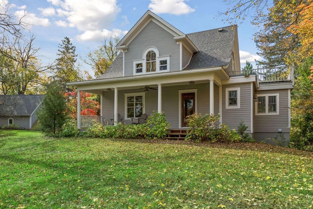 6020 Mill Street, Shorewood