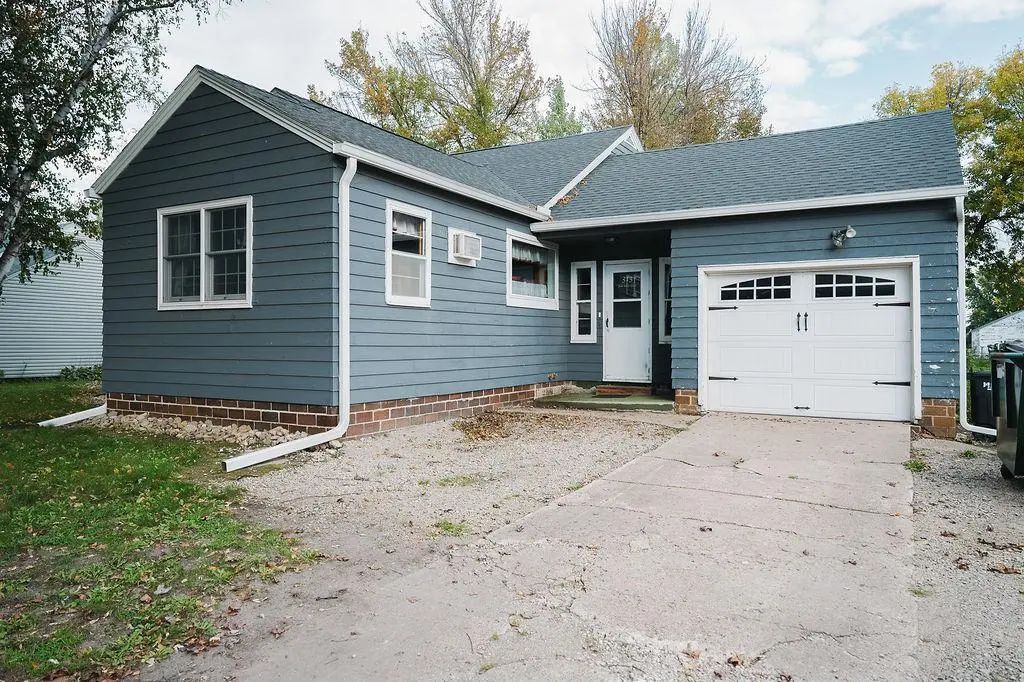 313 E Willis Street, Elmore