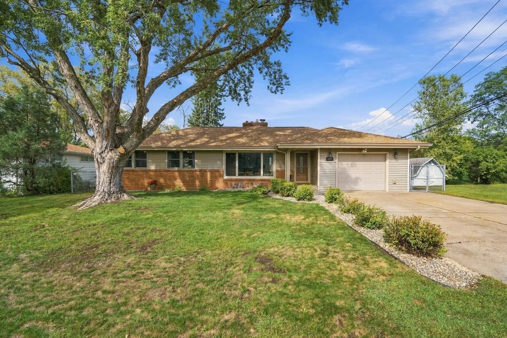 1343 Hillwind Road Ne, Fridley