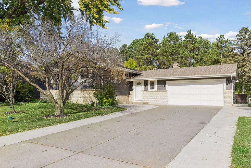 1349 Cedarwood Drive, Woodbury