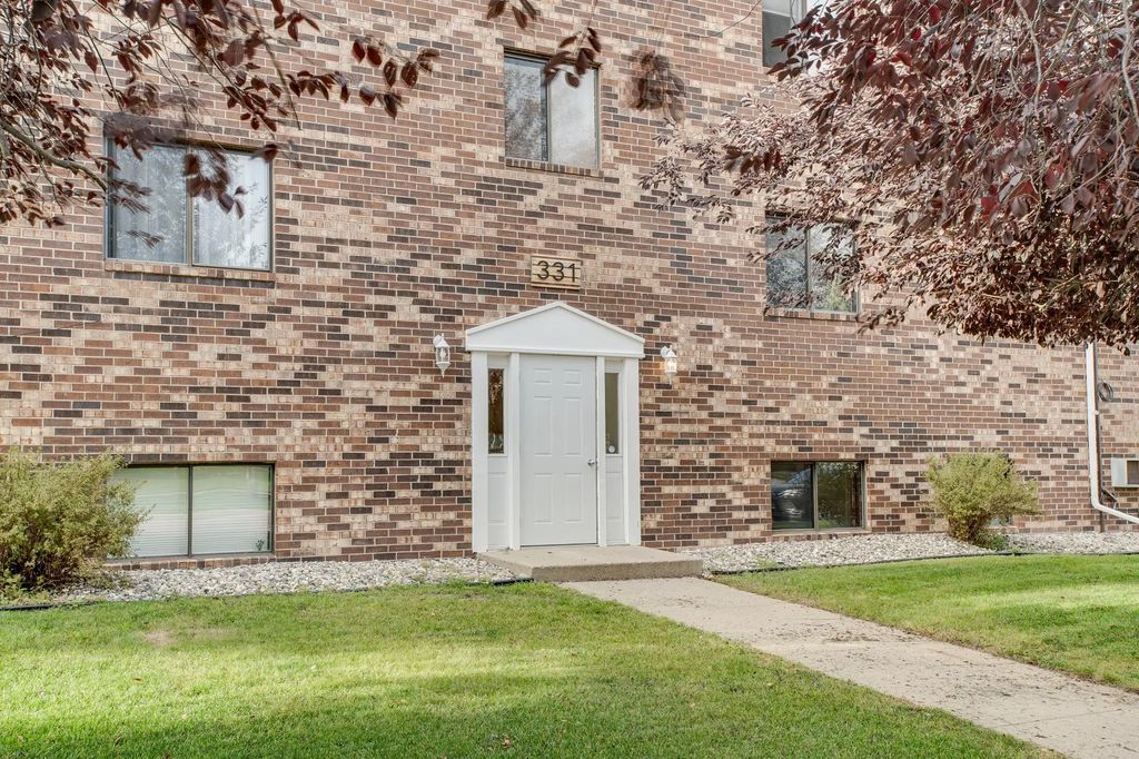 331 Prairiewood Circle S 104, Fargo