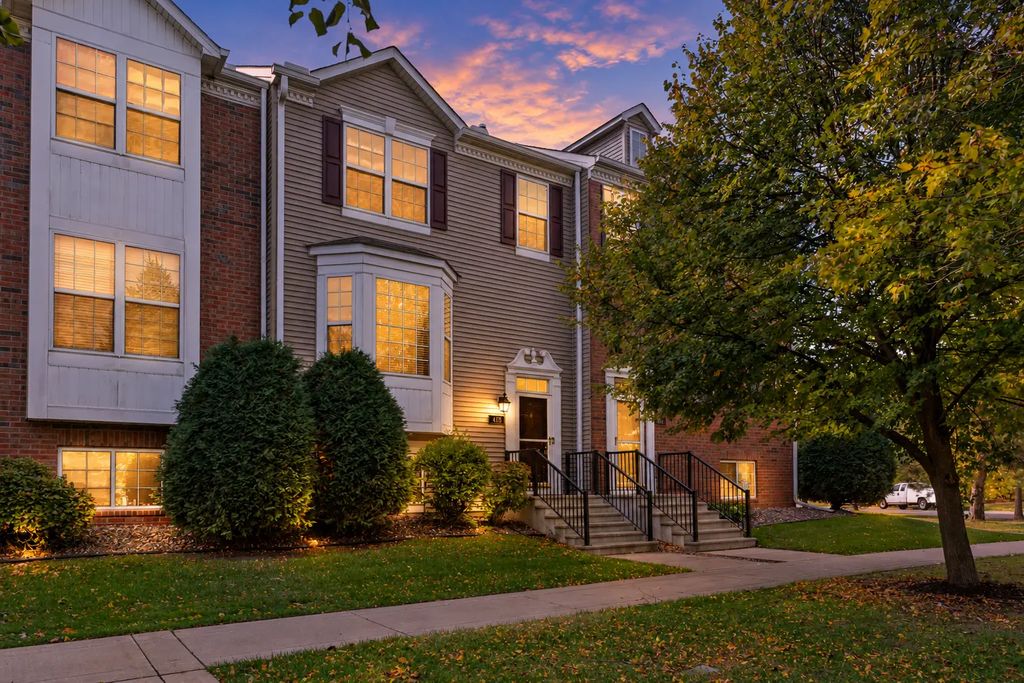 403 Village Parkway, Circle Pines