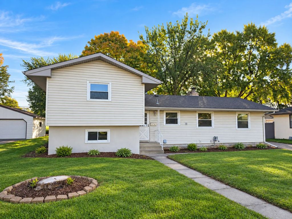 6706 Drew Avenue N, Brooklyn Center