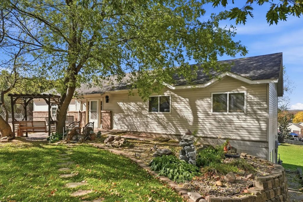 34641 Plum Hill Lane, Avon