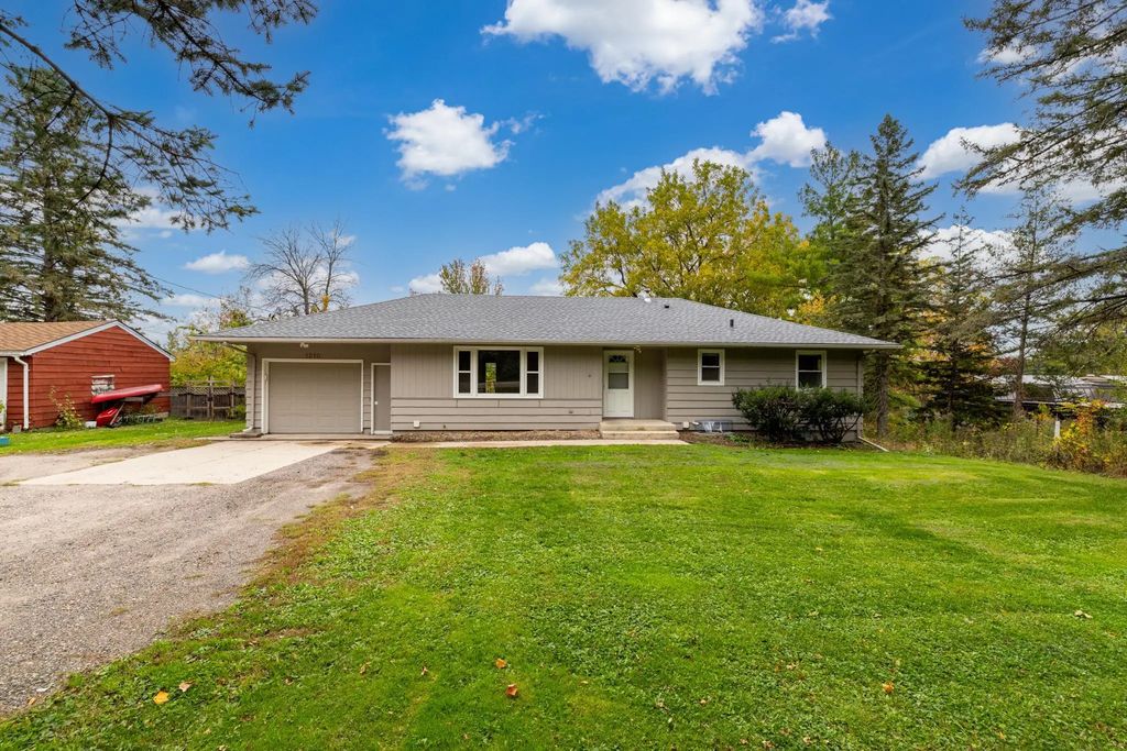 1210 Greenvale Avenue W, Northfield