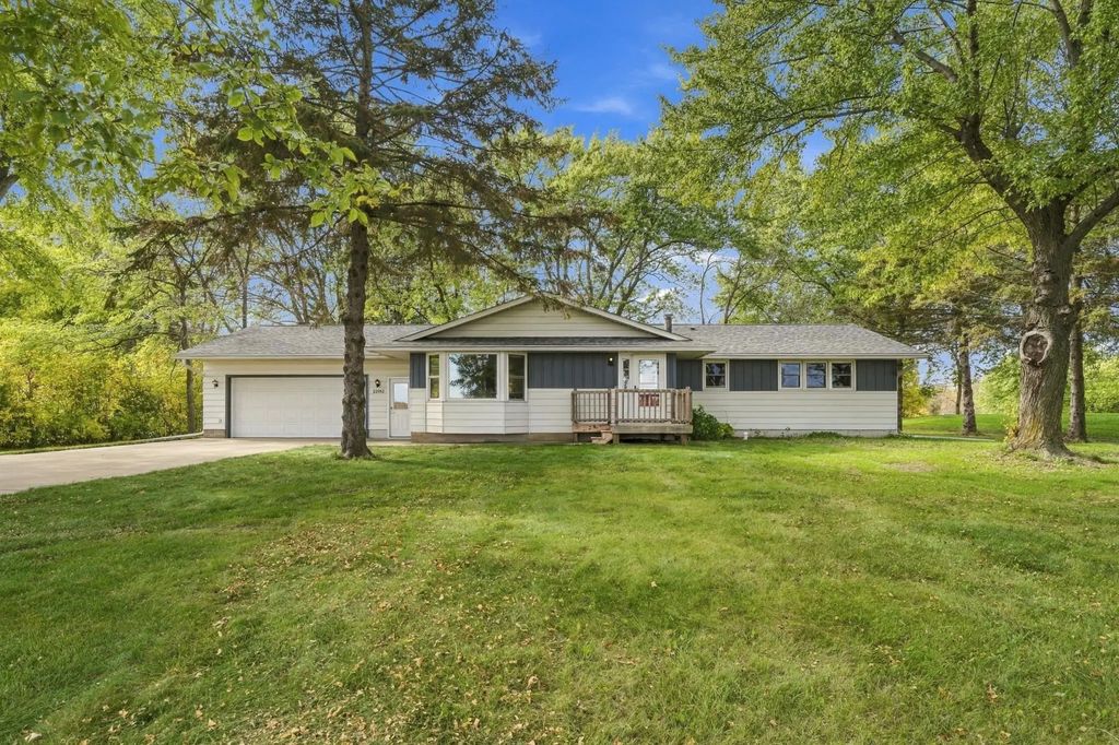 22962 401st Avenue, Arlington