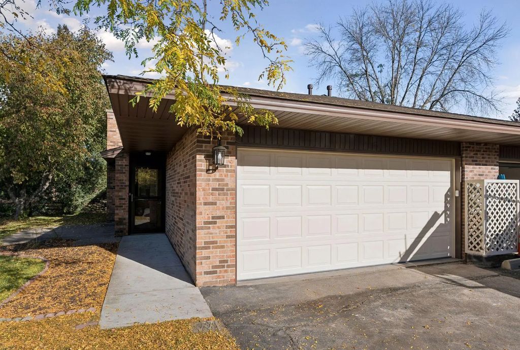 1031 Yuma Lane N, Plymouth