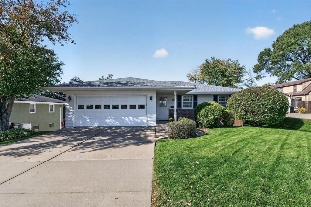 3412 Silver Lake Road Ne, Saint Anthony