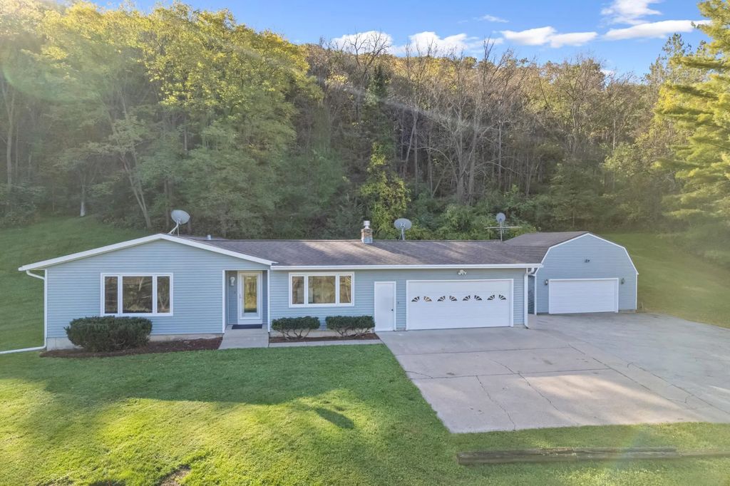 25434 County Road 9, Winona