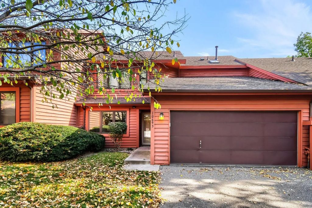 10695 53rd Avenue N, Plymouth