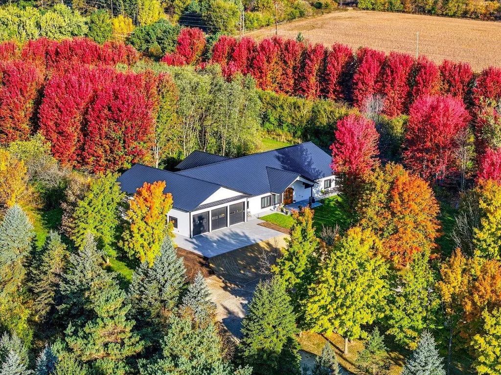 2221 County Rd Dd, Baldwin