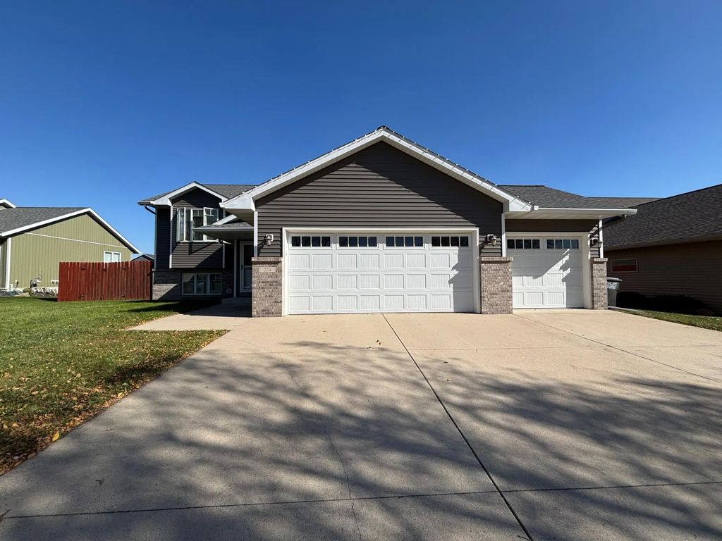 224 Creekside Drive, Eagle Lake