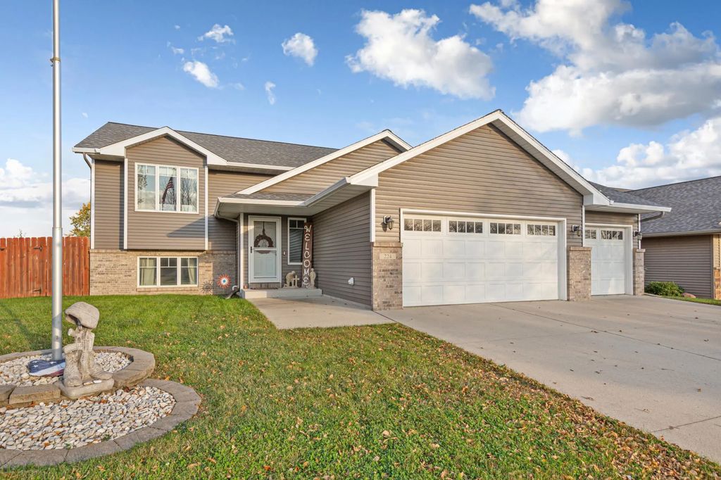 224 Creekside Drive, Eagle Lake