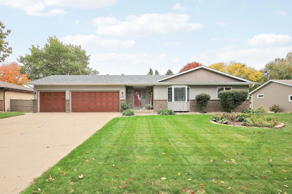 624 Hennes Avenue, Shakopee