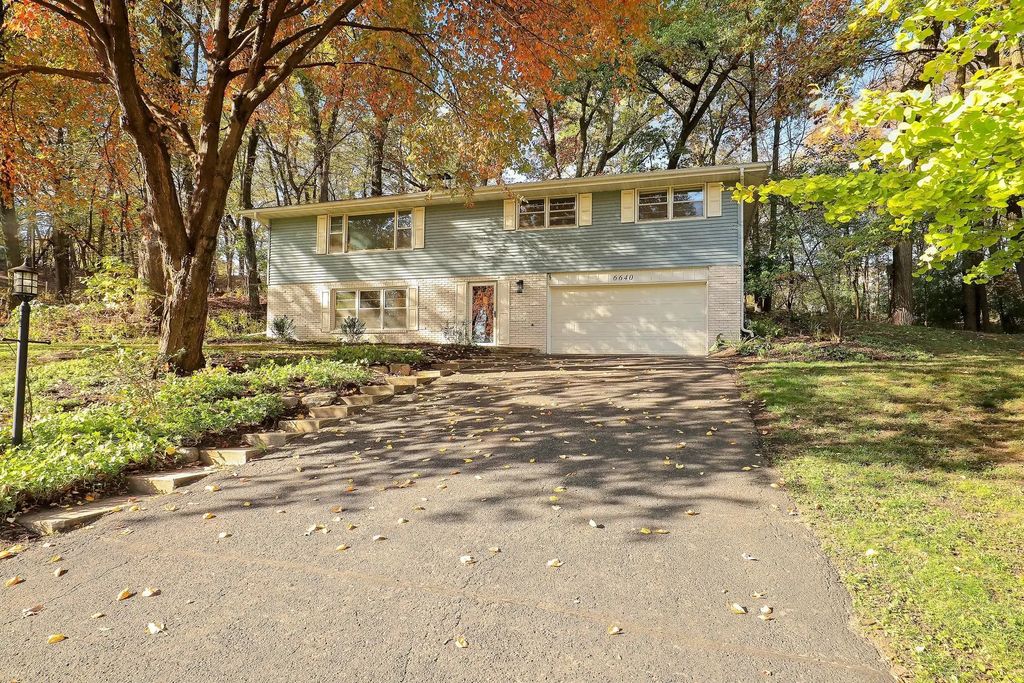 6640 Manchester Lane, Eden Prairie