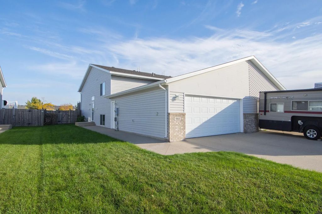 964 41st Avenue W, West Fargo