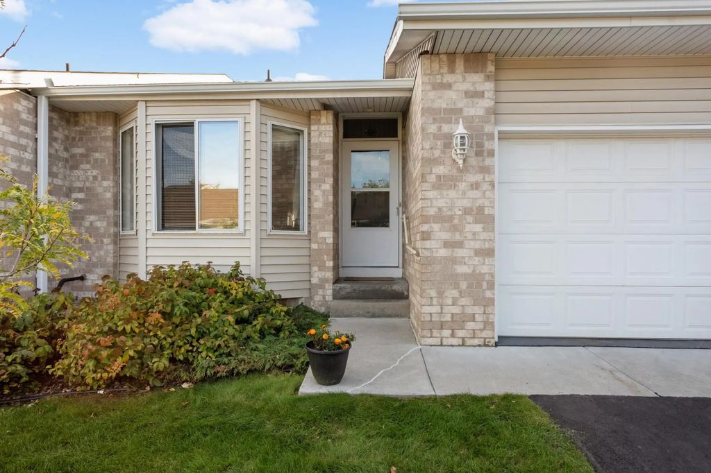 12818 Glen Court, Apple Valley