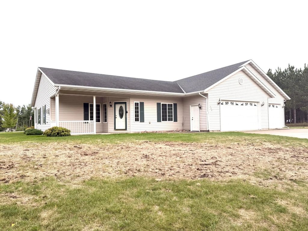 386 Lake Avenue Ne, Clearbrook
