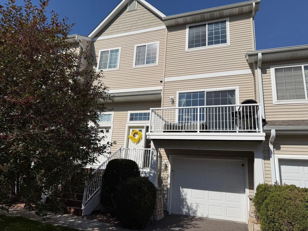 492 Willoughby Way W, Minnetonka