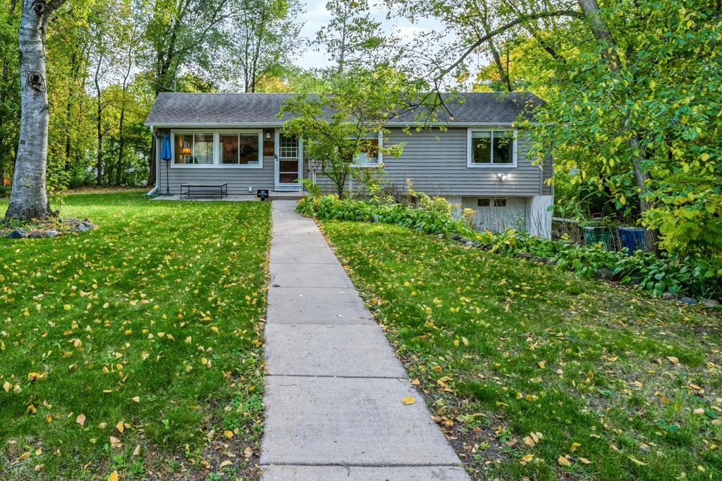 1325 Everest Lane N, Plymouth