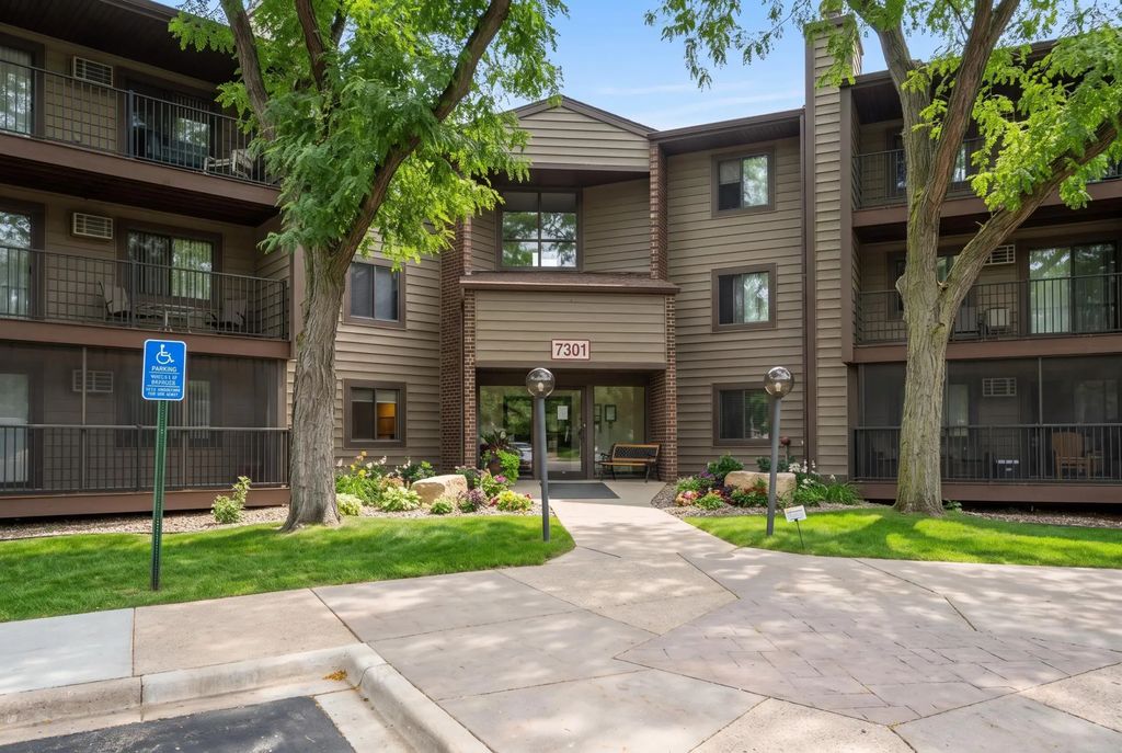 7301 W 101st Street 102, Bloomington
