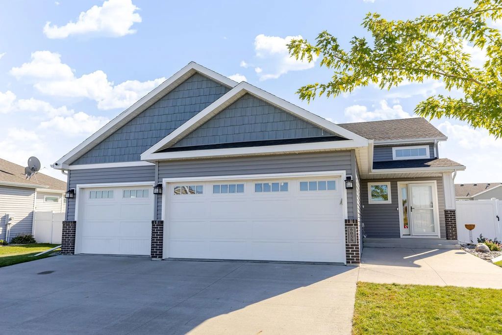 6059 Autumn Drive S, Fargo