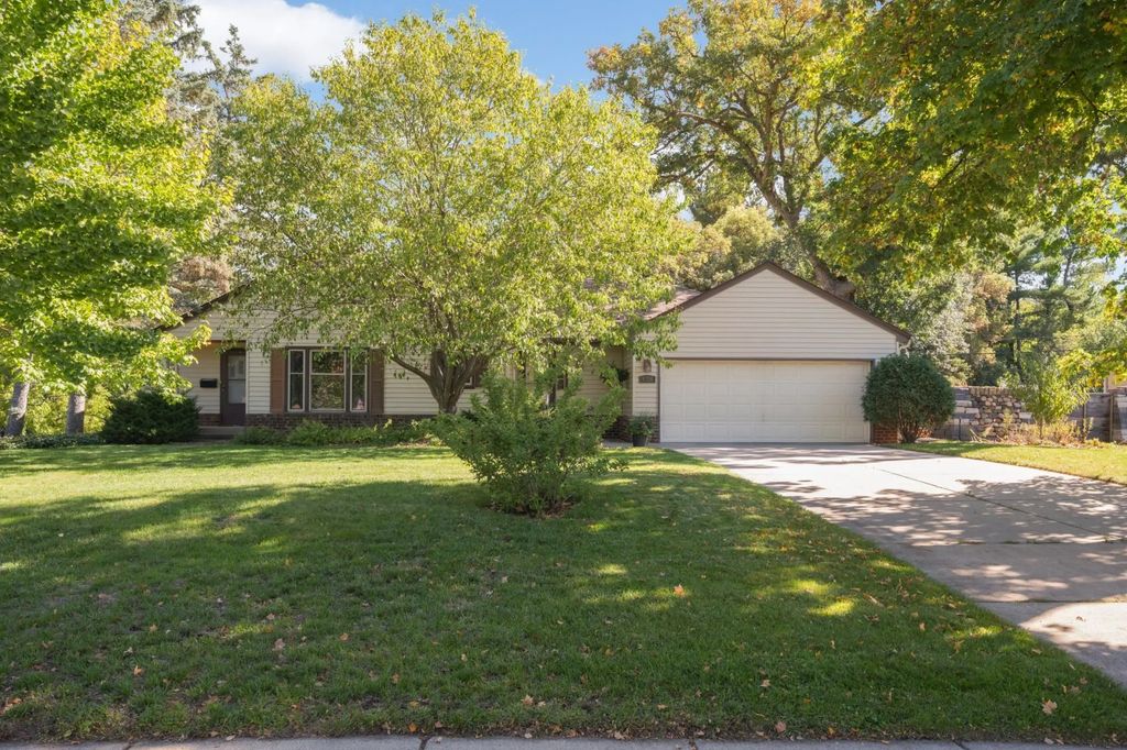 4036 Hampshire Avenue N, Crystal