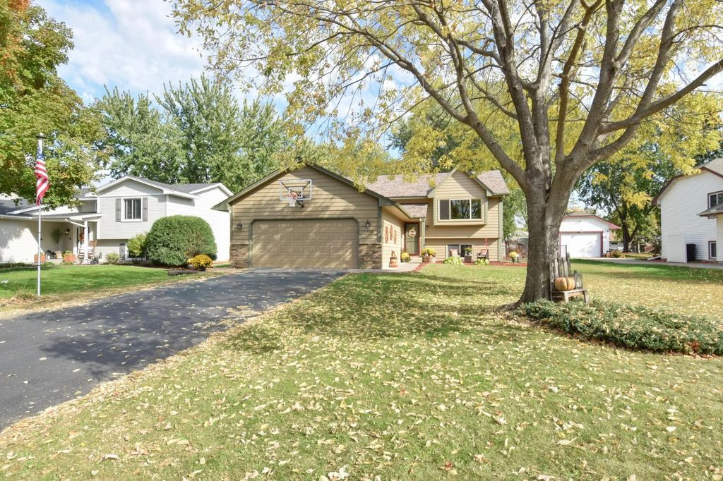 11558 Xylon Avenue N, Champlin