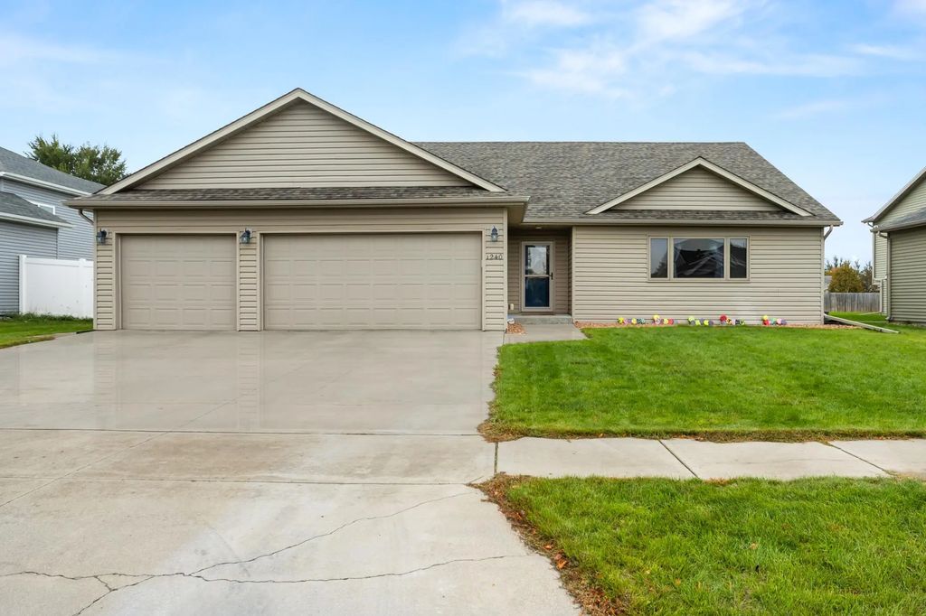 1240 38th Avenue S, Moorhead
