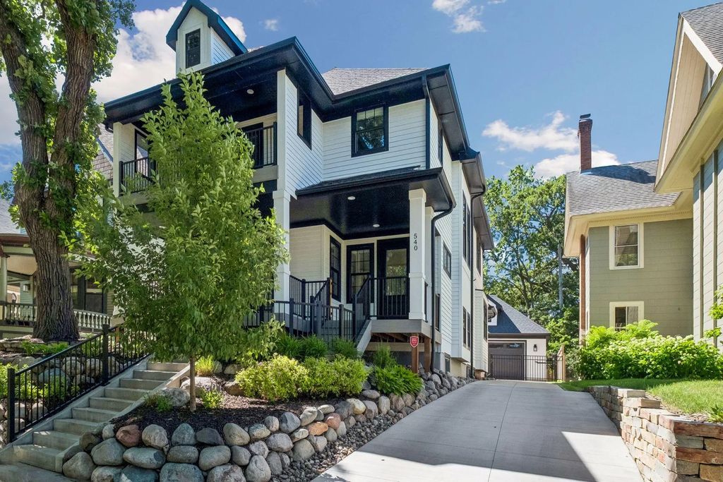 540 Holly Avenue, Saint Paul