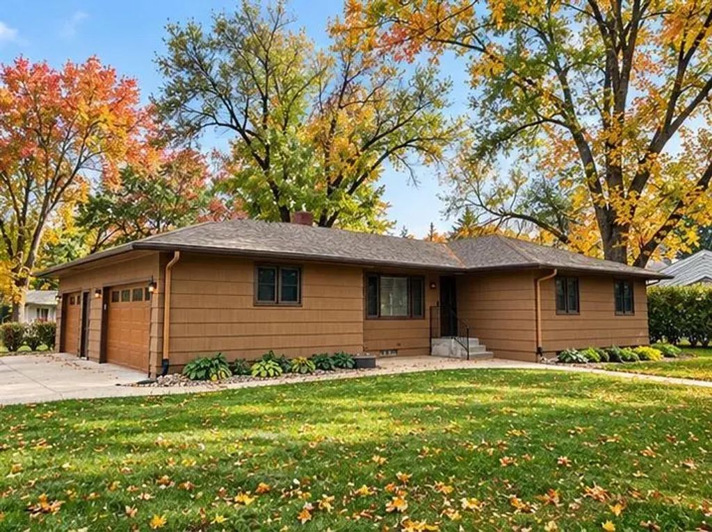 251 Arthur Avenue E, Winsted