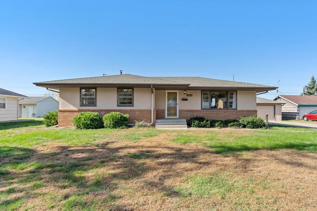 5641 Regent Avenue N, Crystal